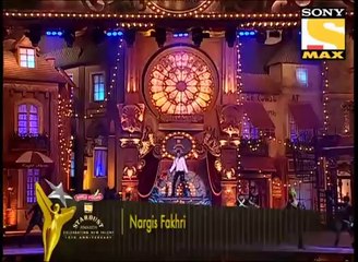 Nargis Fakhri dance on award show