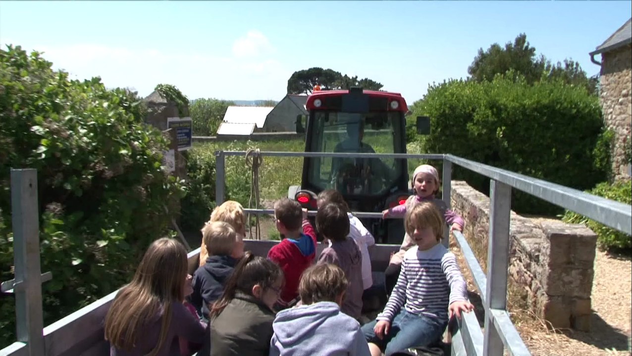 CONNAISSANCE DU MONDE "ILES DE  BRETAGNE" de Serge OLIERO