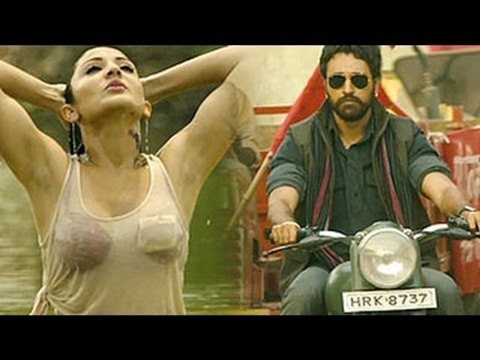 First day first show of 'Matru Ki Bijlee Ka Mandola'