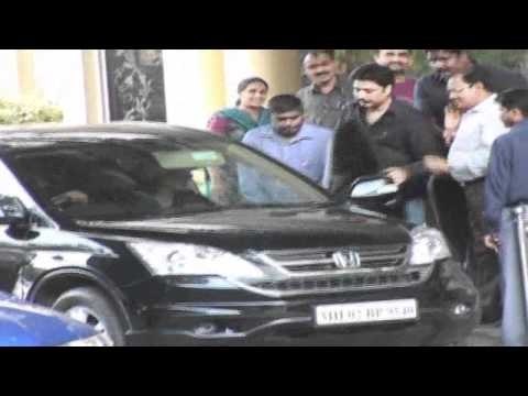 Akshay Kumar Visits Rajesh Khanna At Lilavati Hospital