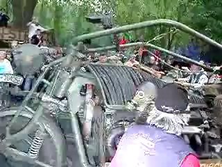 バイクに戦車のエンジン搭載してみた