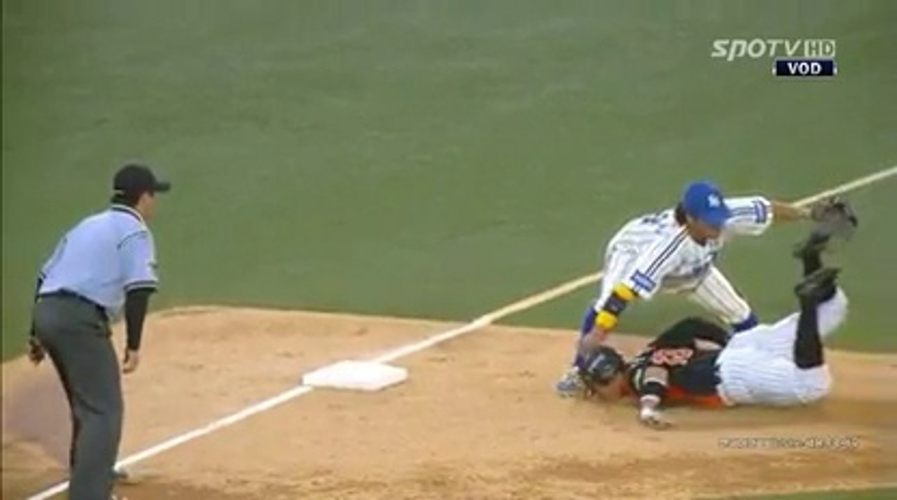 Crazy Baseball Trick : scorpion jump! head on the ground...