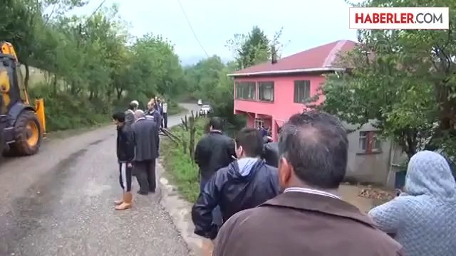 Sağanak nedeniyle çöken istinat duvarının altında kalan kişi öldü -
