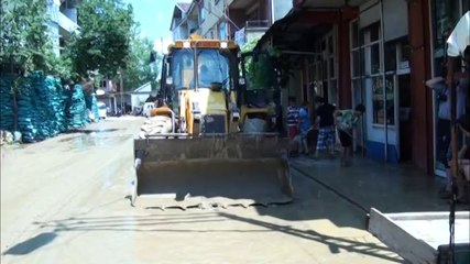 SEL ANINI VATANDAŞLAR CEP TELEFONLARINA KAYDETTİ.