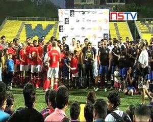 After SRK Salman hugs Abhishek Bachchan