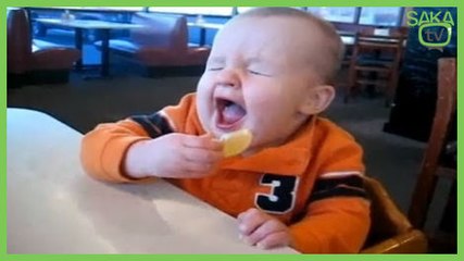 Limon Yemeye Doyamayan Bebek