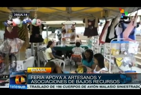 Colectivos artesanales ofrecen sus productos en una Feria