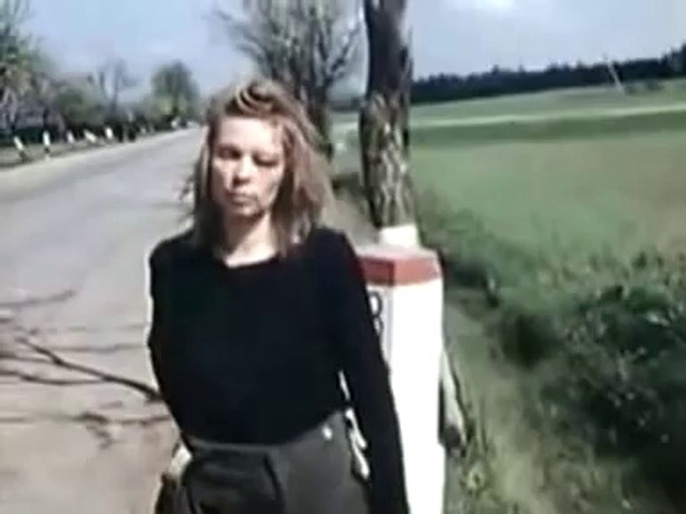 Ragazza tedesca  stuprata dai "liberatori"  (Berlino 1945)