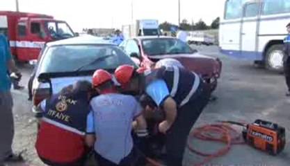 UŞAK SİVASLI YOLUNDA MEYDAN GELEN KAZADA 1 KİŞİ YARALANDI