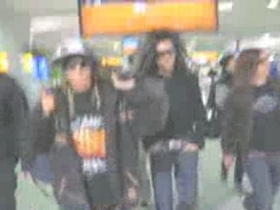Tokio Hotel traverse l'aéoport