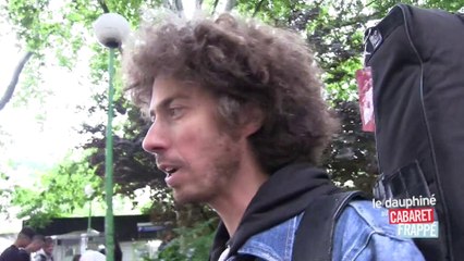 Interview, en marchant, d'Arthur, musicien du groupe Moriarty