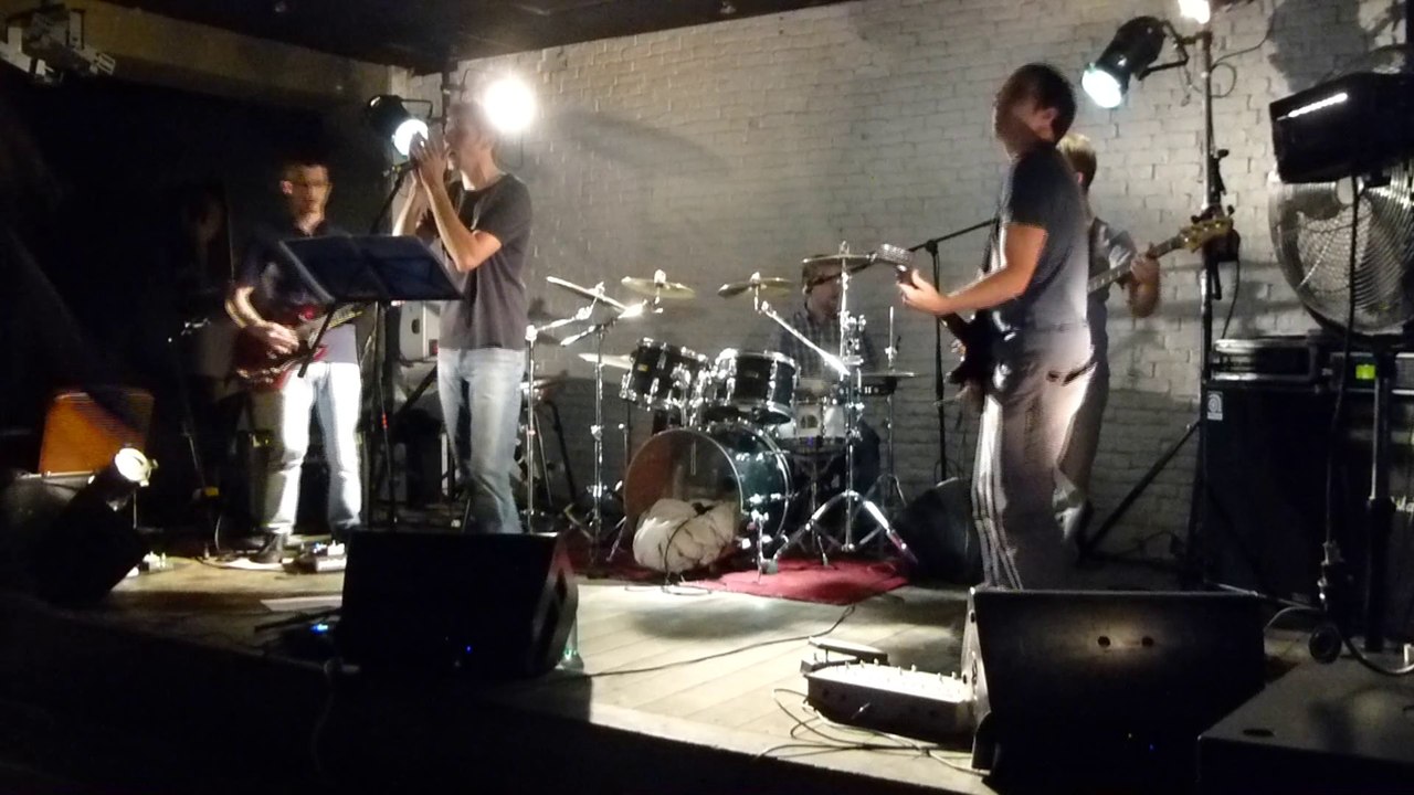 Flying Snails cover " Everybody knows that you're insane " (QOTSA)