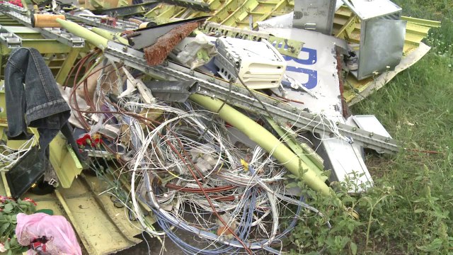 Rebeldes entregam caixas-pretas do voo MH17