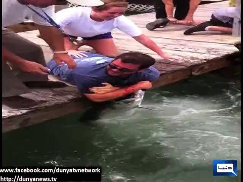 Dunya News - Fish Grabs Man’s Arm Goes Viral