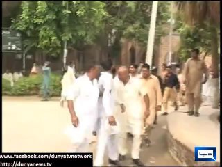 Gujranwala: Dunya News-Scuffle between plaintiff and defendant of murder case out of the court