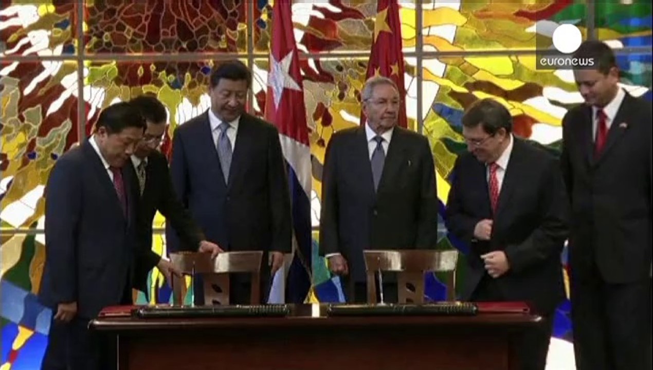 Xi Jinping se reúne con los Castro para estrechar relaciones económicas con Cuba