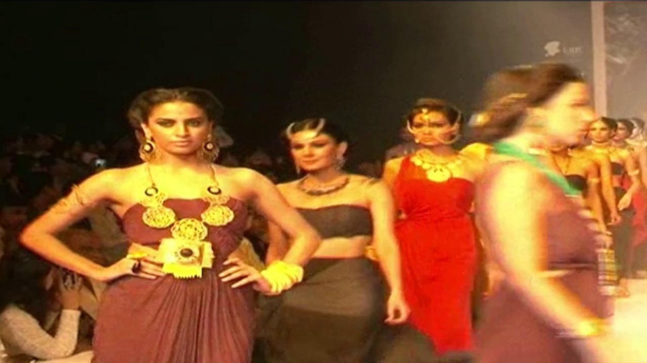 IIJW FASHION SHOW 2013 DAY 5 TOP with sonam