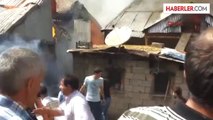 Hakkari'de Köydeki Yangın 2 Evi Kül Etti