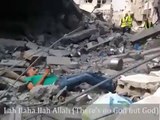 فيديو صادم: جيش الاحتلال يقنص شابا بدم بارد بين ركام حي الشجاعية...