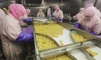 Chine : vidéo dans l'usine qui fournissait de la viande périmée à McDonald's et KFC