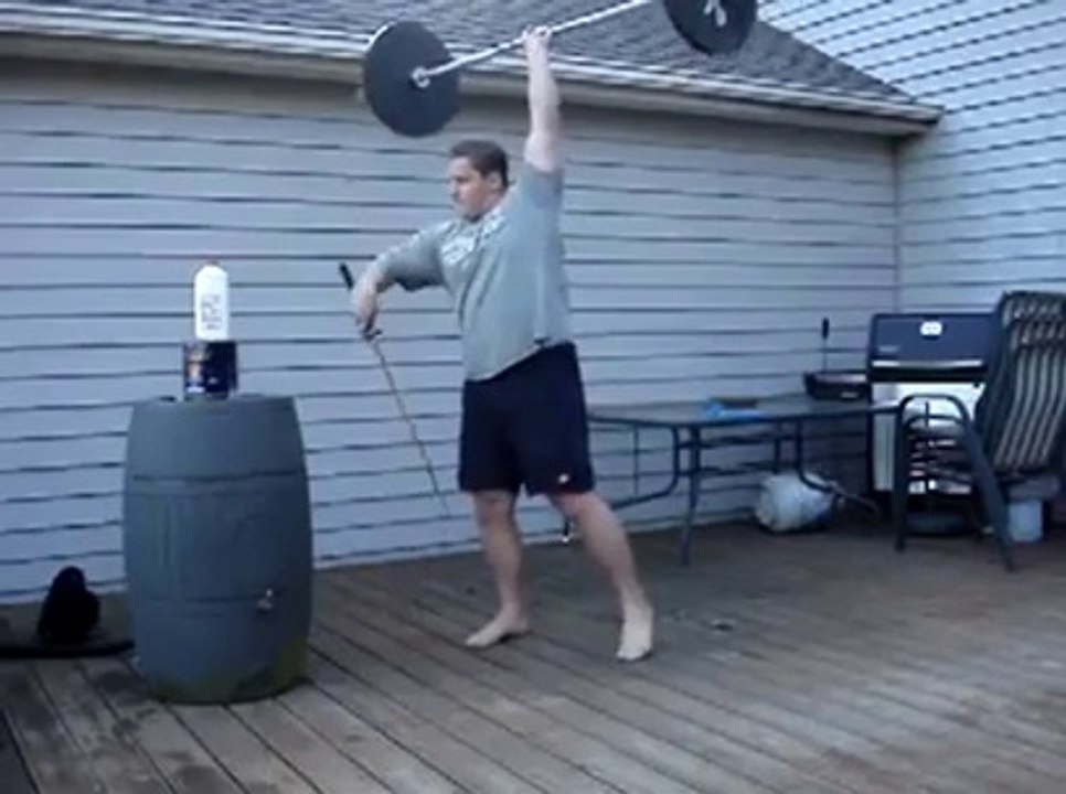 Strong guy playing with weights... Crazy weight lifting performance!