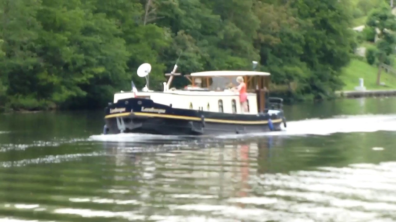 Constance filme le canal du Nivernais