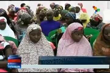 Pdte nigeriano se reúne con familiares de niñas secuestradas