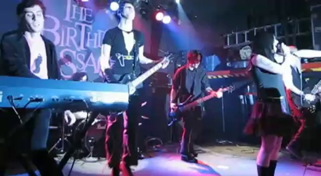 Conheça a banda The Birthday Massacre - Horror Show (ao vivo)