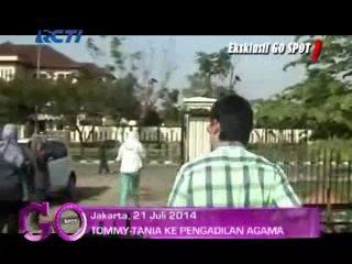 Tommy Kurniawan Dan Istrinya Ke Pengadilan Agama @ Go Spot 22 Juli 2014