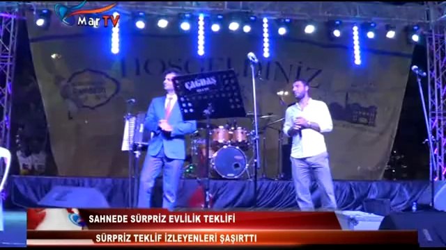 SAHNEDE SÜRPRİZ EVLENME TEKLİFİ