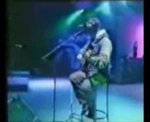 【Oasis】Noel and Liam Gallagher Fight on stage