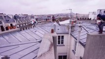 Parkour Assassin's Creed dans les rues de paris pour la promo du jeu vidéo!