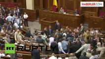 Ukrayna Parlamentosunda Savaş Gibi Kavga