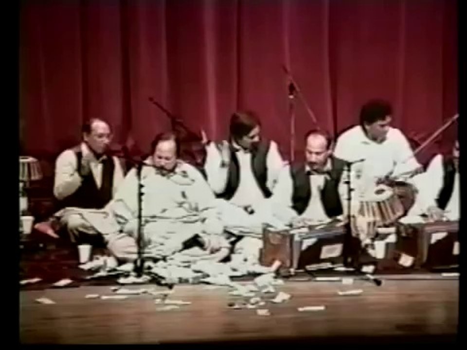 Lal Meri Pat Rakhiyo Bhala Jhoole Lalan - Kalam: Hazrat Lal Shahbaz Qalandar - Nusrat Fateh Ali Khan (Qawwal)