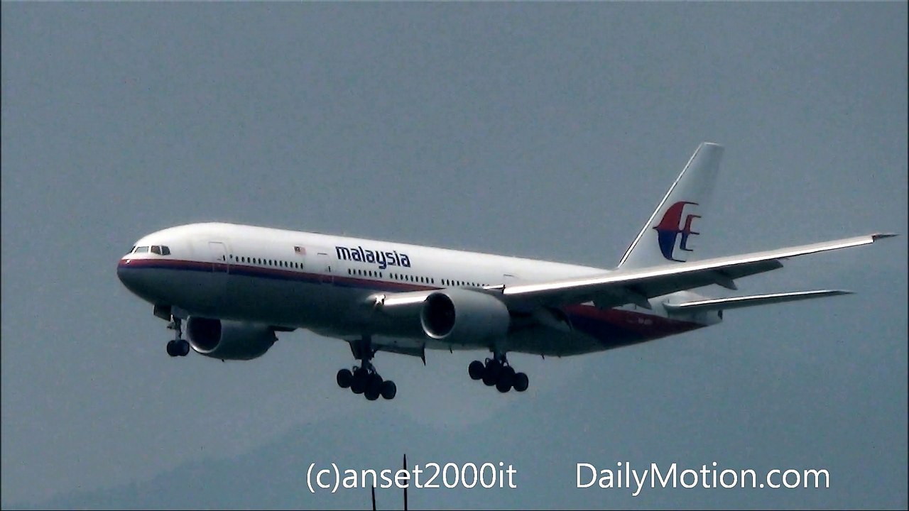 Malaysia Airlines Boeing 777 and Boeing 737 Landing in Hong Kong International Airport. Plane Spotting
