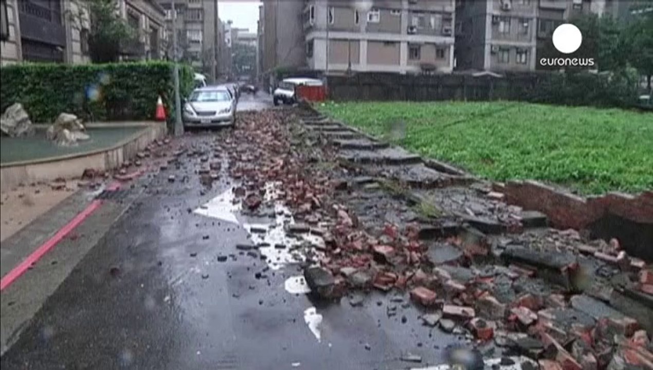 Il tifone Matmo si abbatte su Taiwan