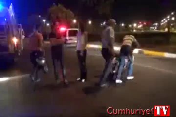 Motosiklet sürücüsü kıl payı kurtuldu