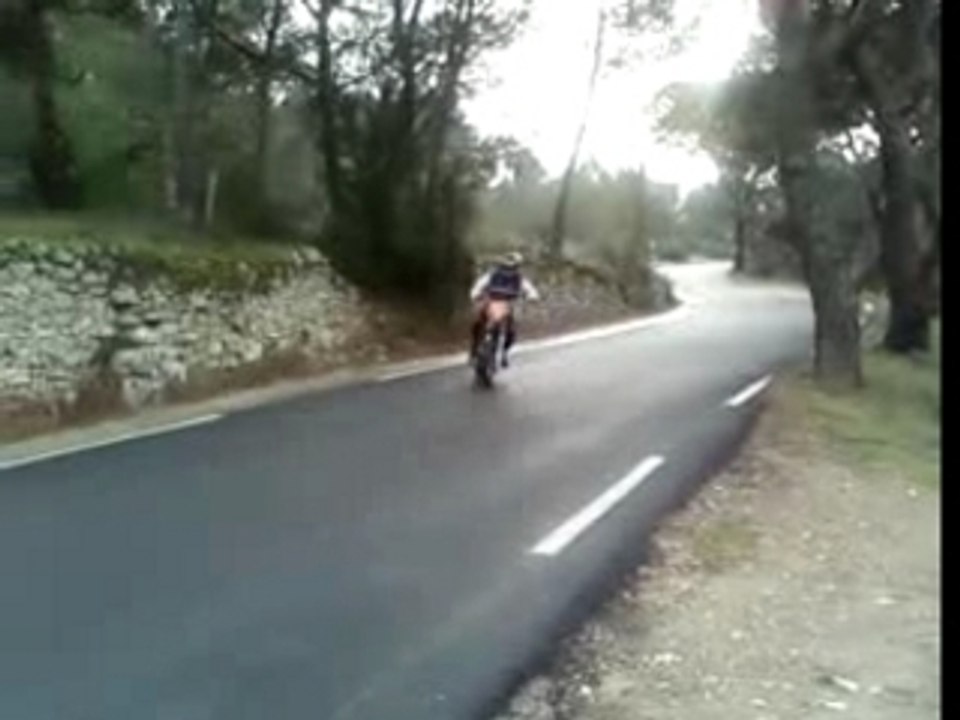 ROUTE Mouyé -- vive les pneus !!!!