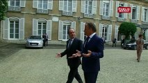 Arrivée et départ de François Hollande au pot de départ de Jean-Pierre Bel