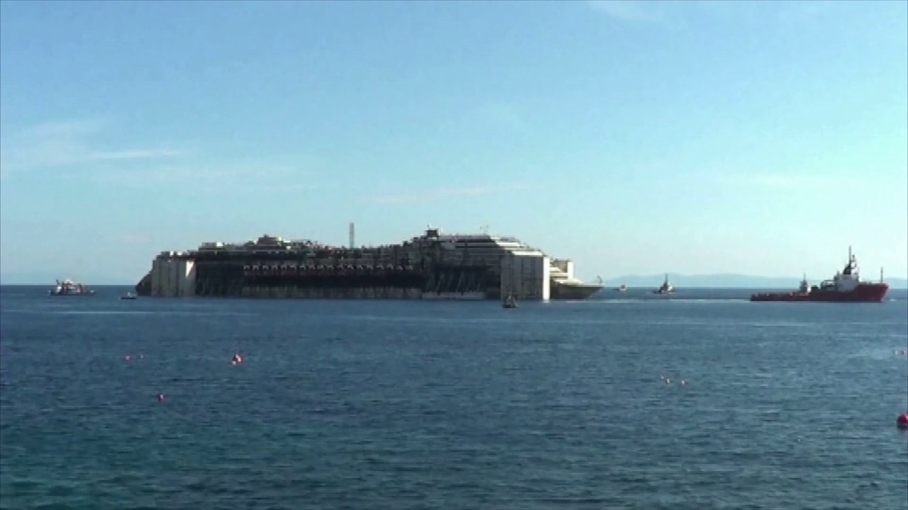 Le Costa Concordia quitte enfin l'île de Giglio