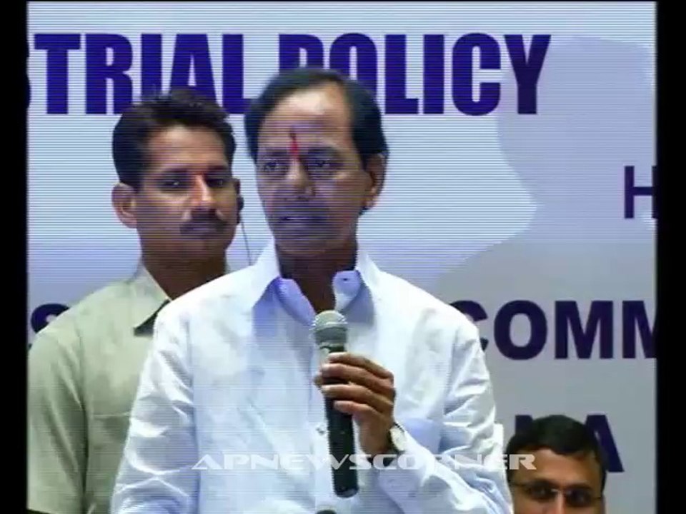 Sania Mirza receives 1 crore grant from KCR