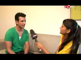 Sharman Joshi talks about his Theatre plays and upcoming projects!