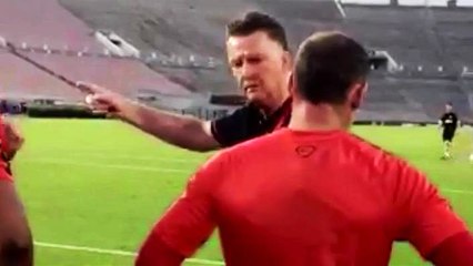 Manchester United - Louis van Gaal Shouts At Wayne Rooney, Tells Him How To Shoot!