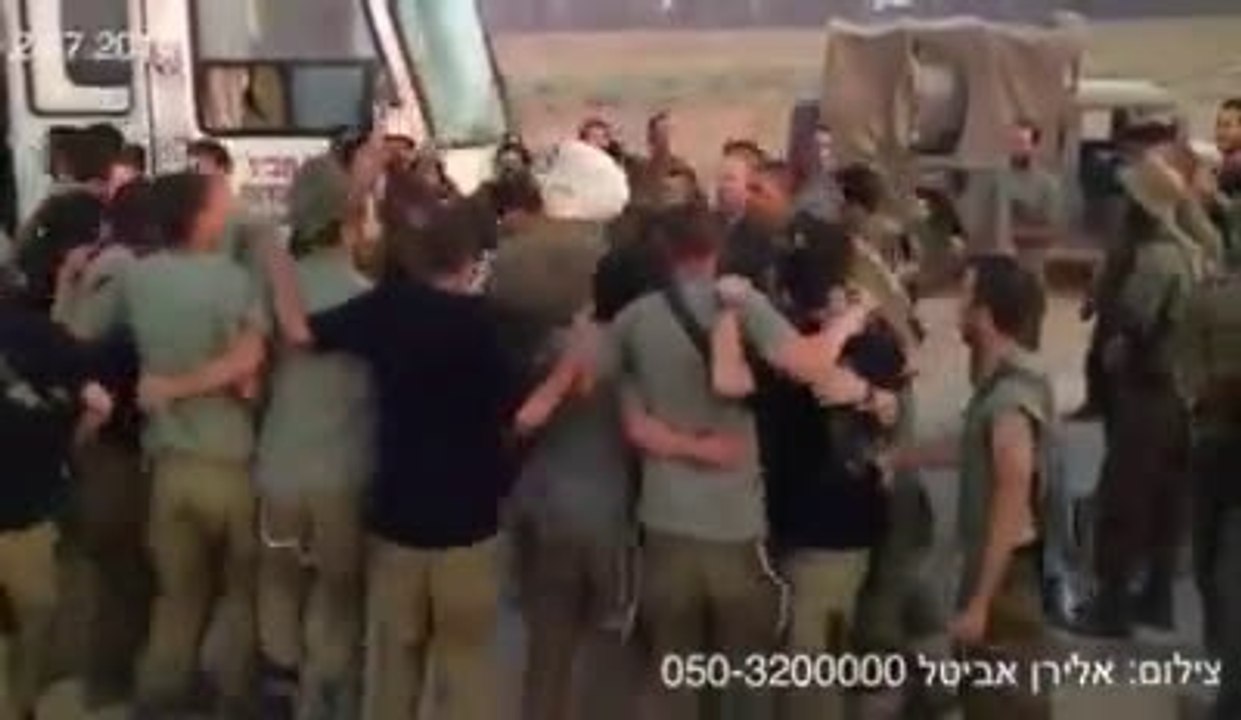 Soldados de la FDI  en el Golani cantando una Hallel para Avinu Kadosh YHWH