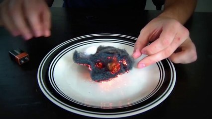 Ateşe gereksiniz duyduğunuda bir pil ve bulaşık teli yeter