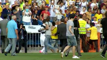 James Rodriguez protects fans during unveiling