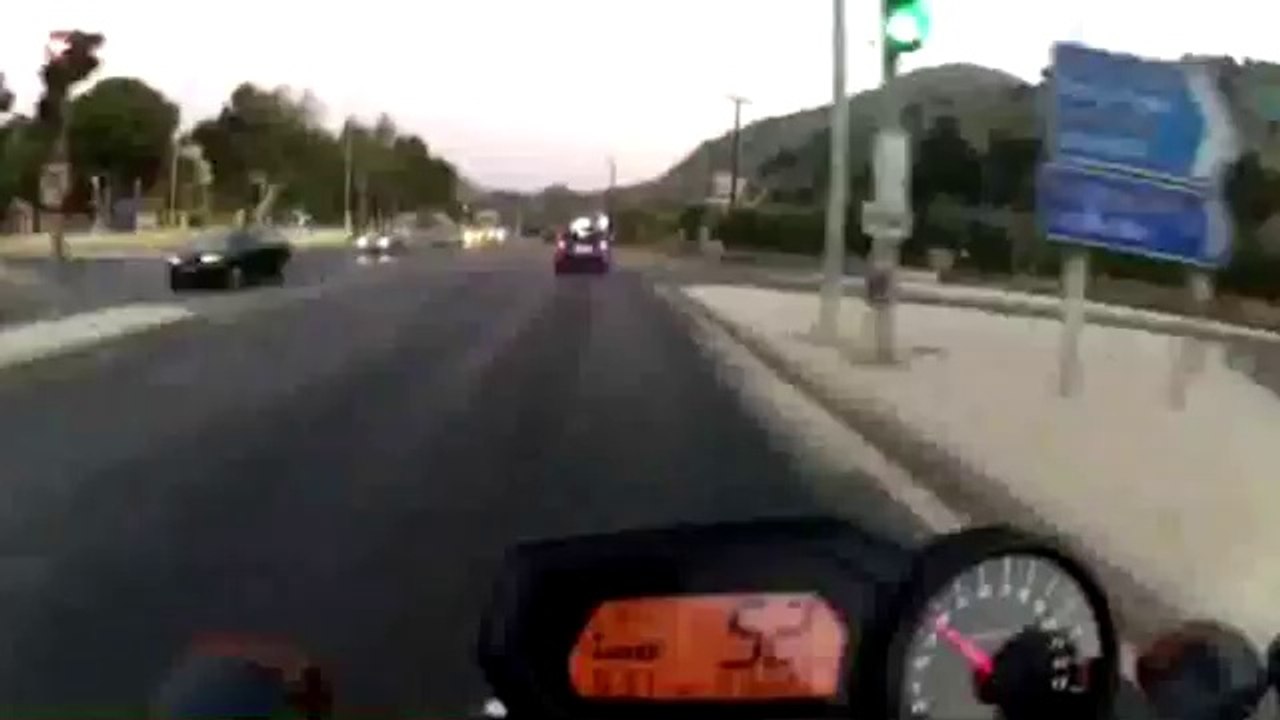 Mηχανές τρέχουν με 220 χιλιόμετρα