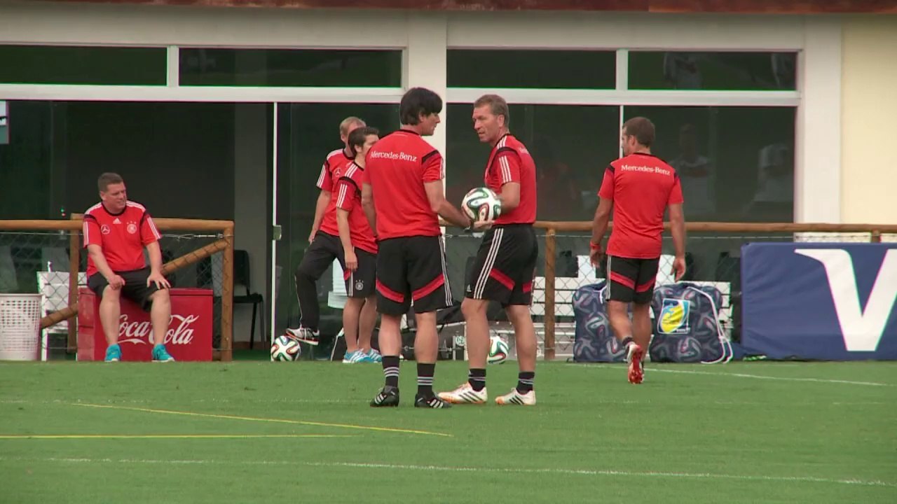 Löw seguirá con Alemania hasta la Eurocopa