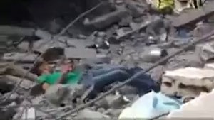 قنص شاب غزاوي بين الأنقاض- جويلية 2014
