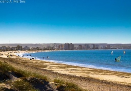 Whale Lifts Kayakers Onto Its Back